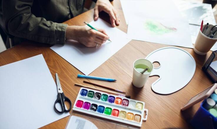 Jak Prywatny dom opieki Gdańsk organizuje aktywności plastyczne dla seniorów?