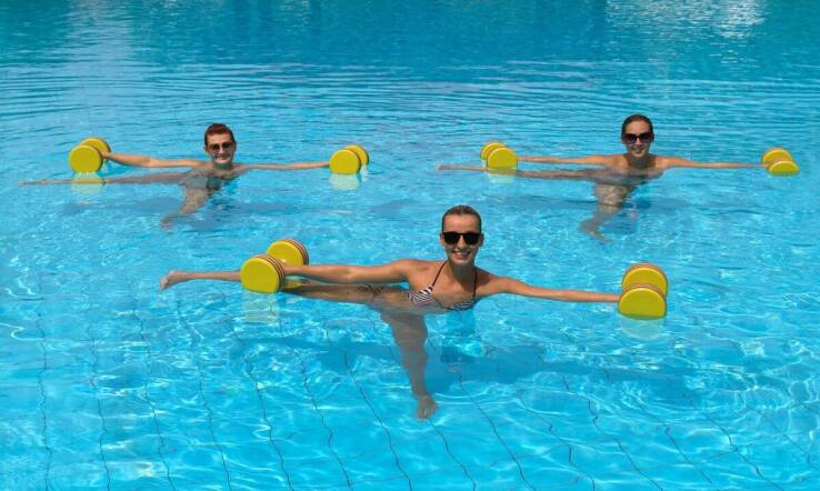 Jak styl żabka jest nauczany na kursach pływania w Bydgoszczy?