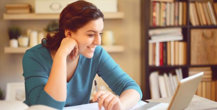 Jakie są korzyści ze studiowania kierunków technicznych przez internet?