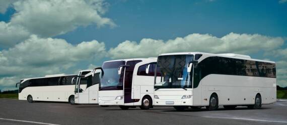 Przewozy osobowe a technologia: Jak nowoczesne systemy wspierają podróż