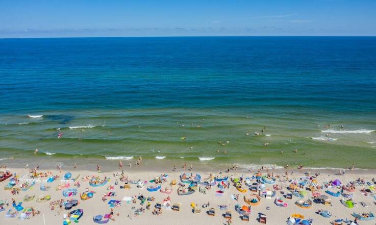 Sarbinowo: jak zorganizować idealny pobyt w pokojach przy plaży?