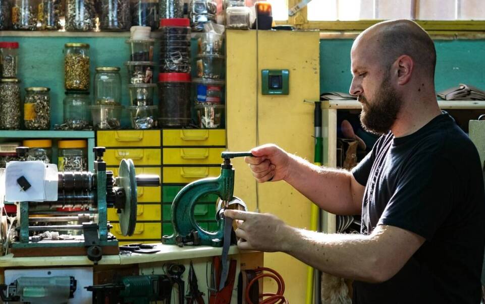 Jak warszawski serwis radzi sobie z naprawą starszych modeli urządzeń audio?