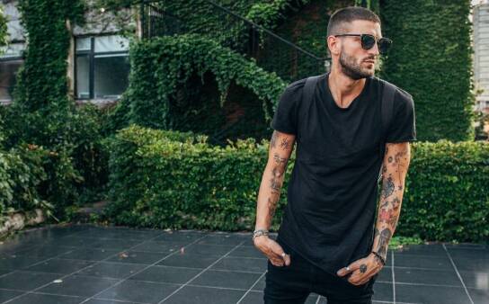 Jakie są najnowsze trendy w koloryzacji włosów dla mężczyzn?