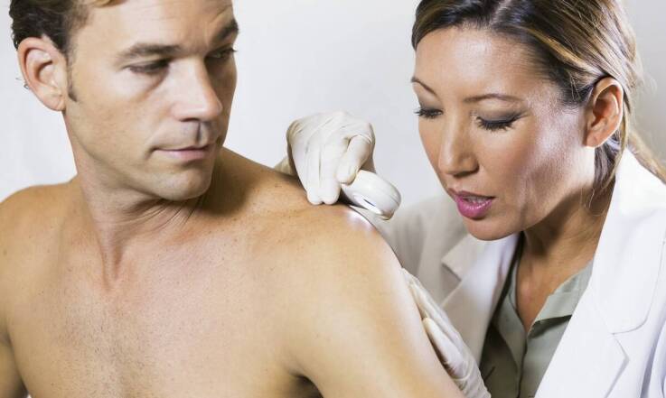 Wybór odpowiedniego specjalisty do zabiegu usuwania kępek żółtych