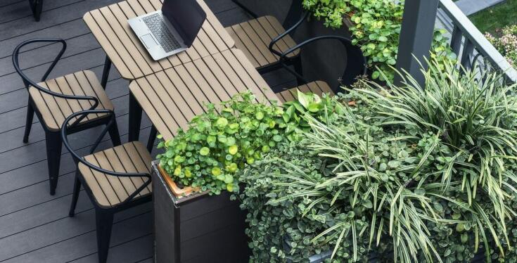 Jak tarasy drewniane wpływają na estetykę przestrzeni zewnętrznej?