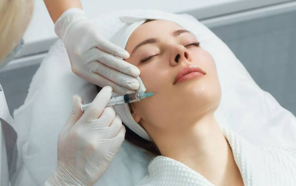 Powiększanie ust kwasem – jak uniknąć najczęstszych błędów i powikłań?