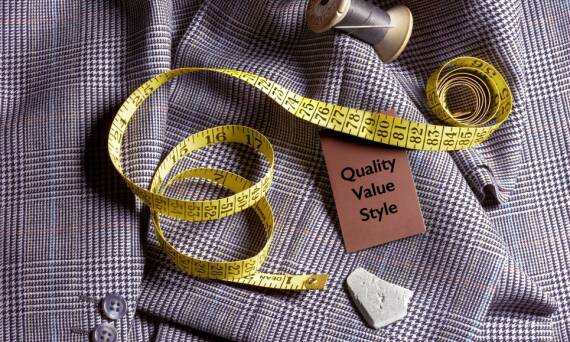 Komfort i styl – jak wybrać garnitur do długich godzin noszenia?