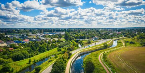 Jak inwestycyjna strategia wpływa na wycenę działek w Poznaniu?