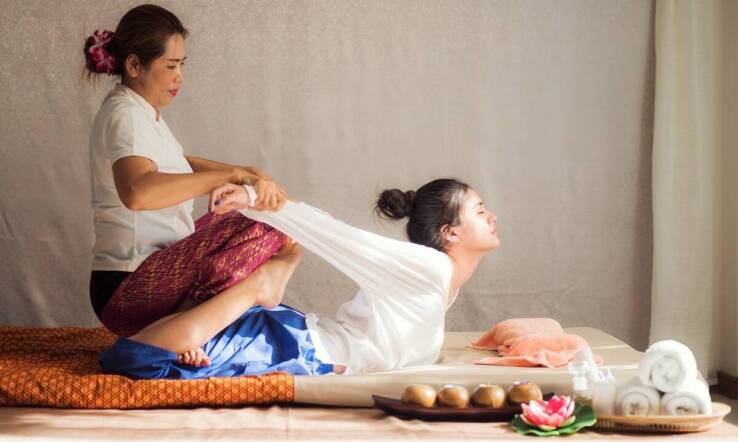 Techniki tajskiego masażu i ich wpływ na elastyczność ciała