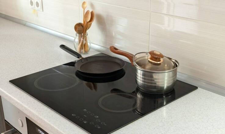Granitowe naczynia do gotowania – dlaczego warto je mieć w swojej kuchni?