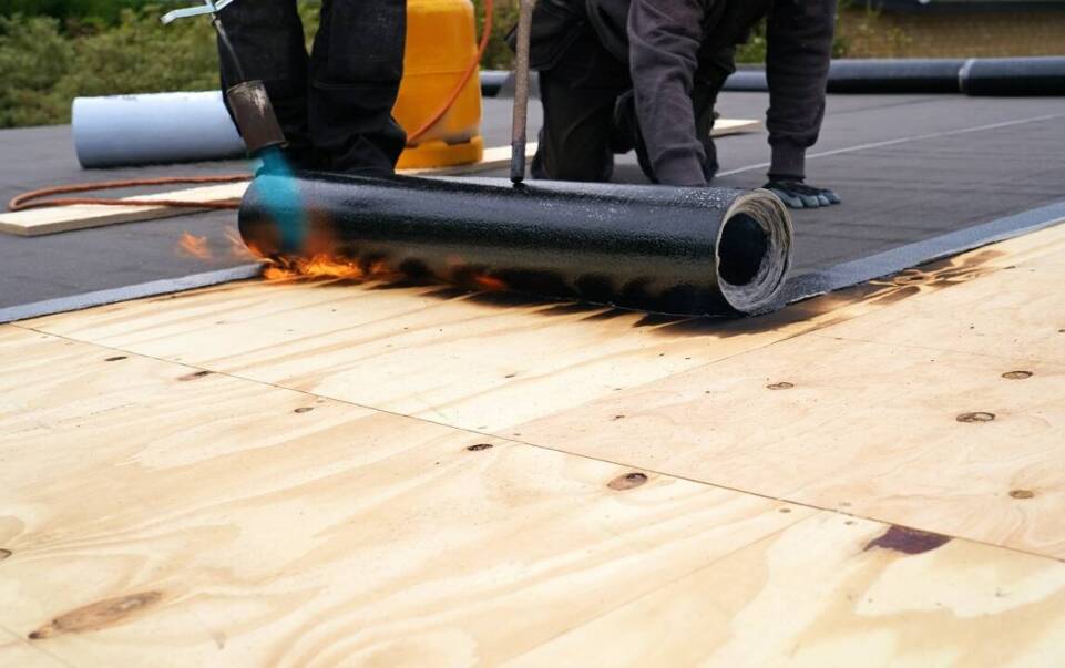 Jak termozgrzewalna papa wpływa na termiczną izolacyjność budynku?