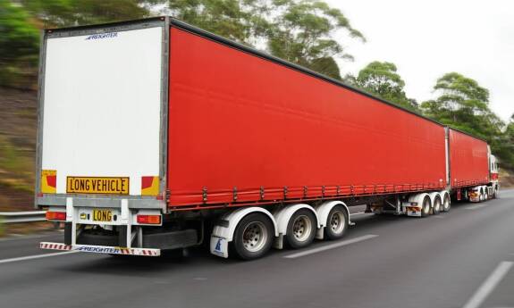Transport firanki a bezpieczeństwo ładunków podczas długodystansowych tras