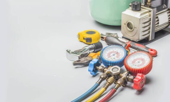 Różnice między konserwacją a naprawą systemów klimatyzacyjnych