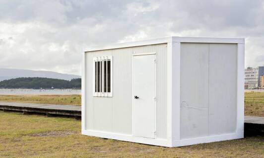 Kontenery stróżówki: bezpieczeństwo i efektywność w jednym.