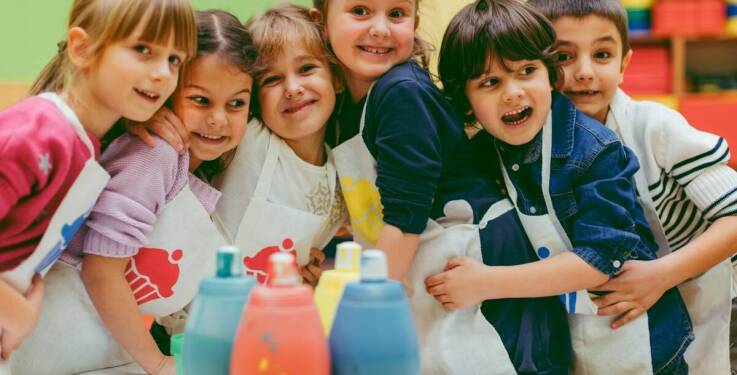 Jak plastyczne zajęcia wspierają artystyczny rozwój dzieci?