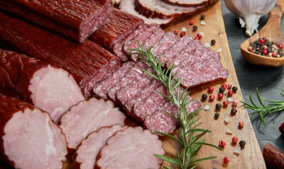 Rola funkcjonalnych mieszanek przypraw w nowoczesnej produkcji wędlin