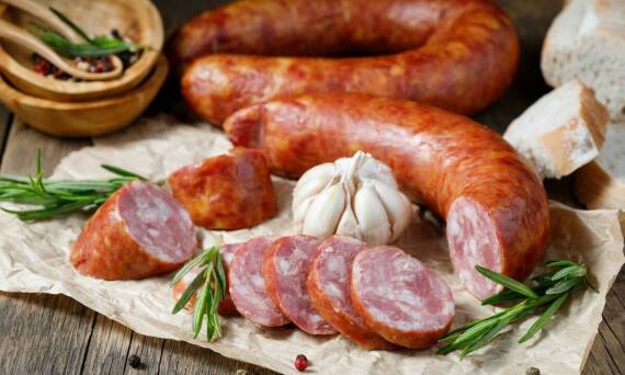 Jak przechowywać parzoną krakowską, aby zachować jej świeżość?