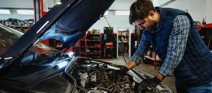 Usługi związane z naprawą oświetlenia pojazdów – co oferuje profesjonalny warsztat?