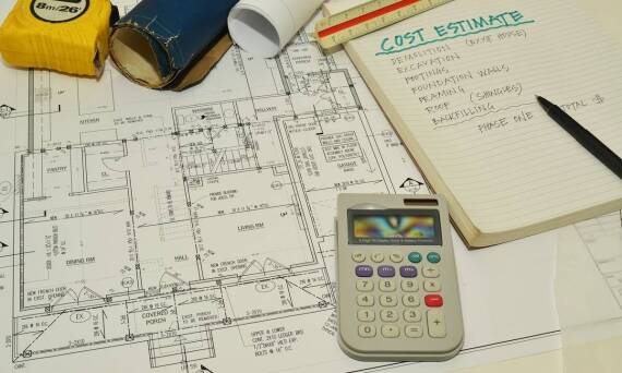 Jak wybrać sumę ubezpieczenia dla stałych elementów i murów domu?