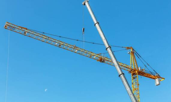 Żurawie górnoobrotowe i dolnoobrotowe: który model wybrać dla danego projektu?