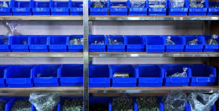 Zalety wyboru magazynowego pojemnika dla profesjonalistów