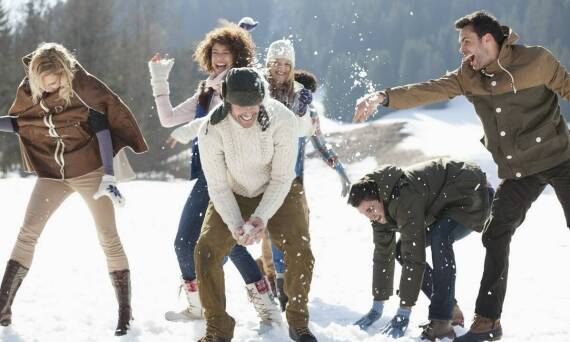 Wybór idealnych męskich spodni narciarskich na różne warunki pogodowe