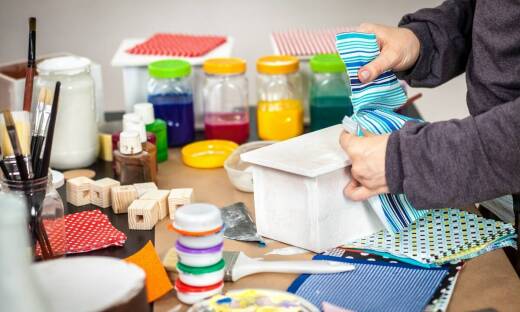 Tworzenie okolicznościowych kartek na rękodzielniczych warsztatach