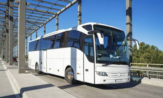 Wynajem autobusu na okolicznościowe imprezy – jakie są możliwości?