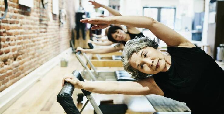 Rola pilatesu na reformerze w poprawie równowagi u starszych osób