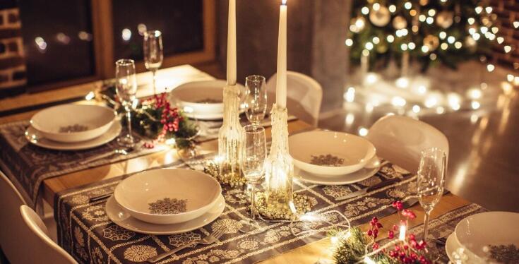 Jak używać serwetek do decoupage'u w projektach świątecznych?