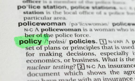 Różnice między podstawowym a rozszerzonym komunikacyjnym ubezpieczeniem