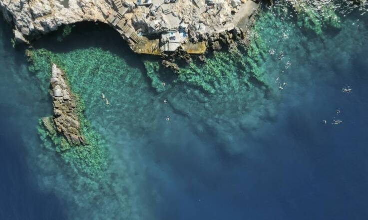 Dlaczego wynajem łodzi na Rodos to idealna opcja do odkrywania ukrytych zatok?