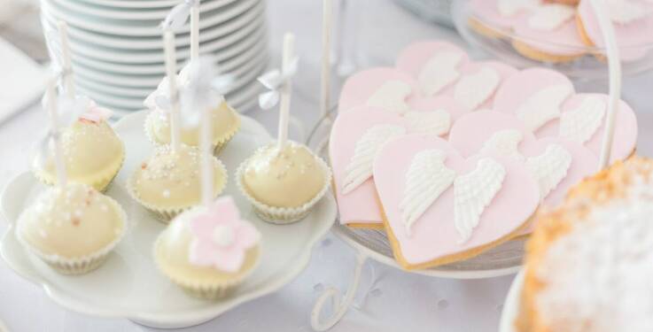 Wybór idealnego tortu na chrzciny - przegląd najpiękniejszych wzorów