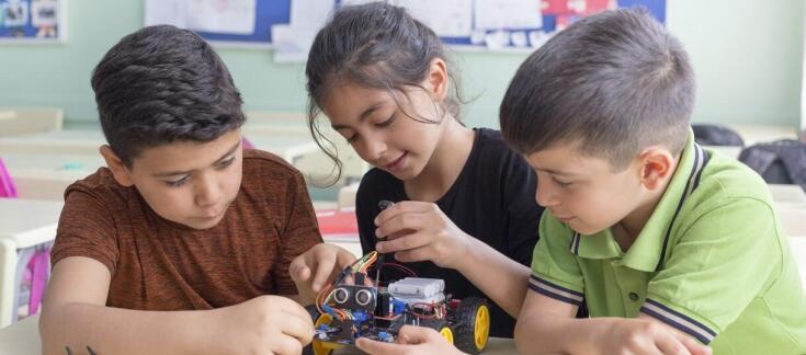 Jak kreatywne dziecięce zabawki pomagają w nauce programowania?