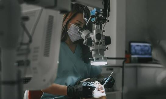 Nowoczesne podejścia do plombowania zębów – co współczesna stomatologia oferuje?