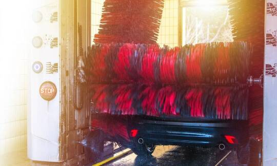 Dlaczego elastyczne godziny pracy w myjni są istotne dla klienta?