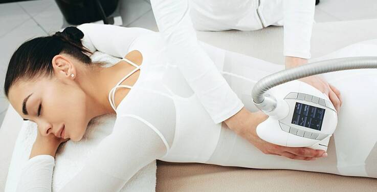 Kriolipoliza - innowacyjna technologia w walce z nadmiarem tłuszczu.