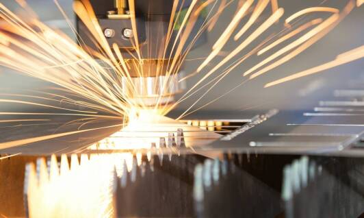 Jak obróbka CNC wspiera rozwój nowoczesnych budowlanych konstrukcji?