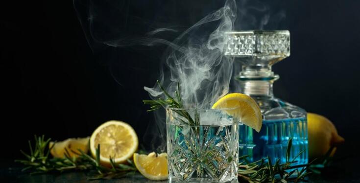 Historia szklanek do whisky – od tradycyjnych po współczesne