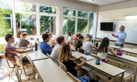 Jak zorganizować biurową przestrzeń, by zwiększyć efektywność pracy w szkołach?