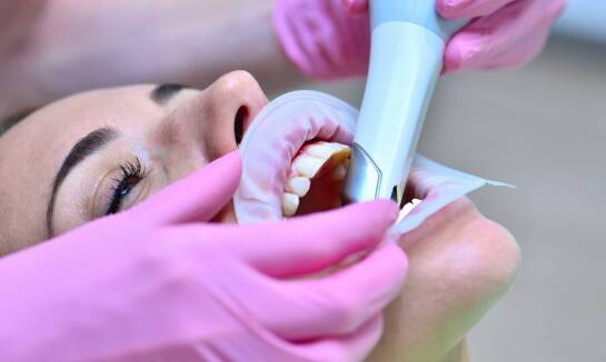 Rola fluoryzacji w zapobieganiu i leczeniu przebarwień na zębach