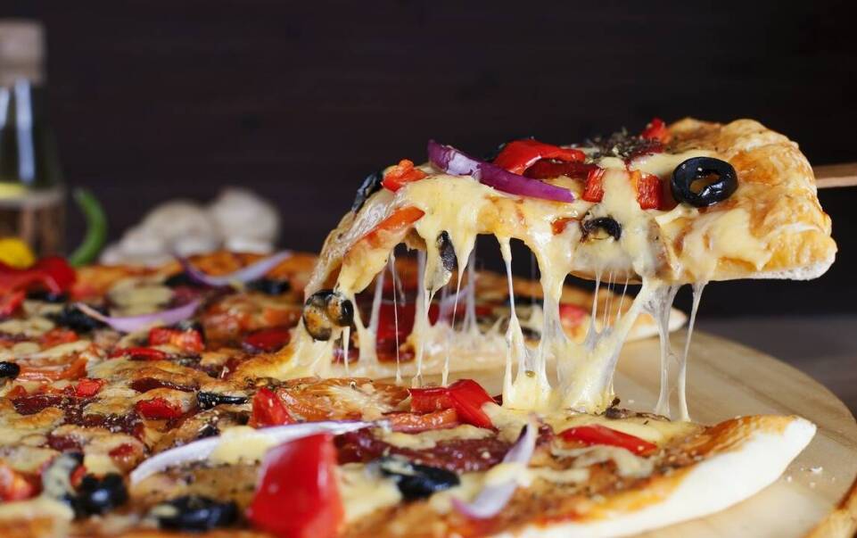 Oryginalna mozzarella jako gwiazda na pizzy