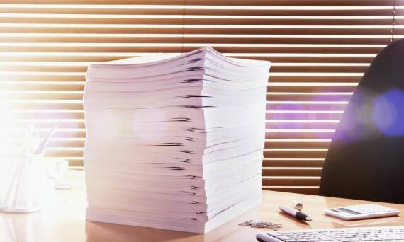 Jakie są główne wyzwania w prowadzeniu pracowniczej dokumentacji?