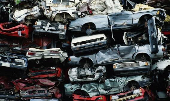 Dlaczego warto wybrać złom auto do zezłomowania swojego pojazdu?