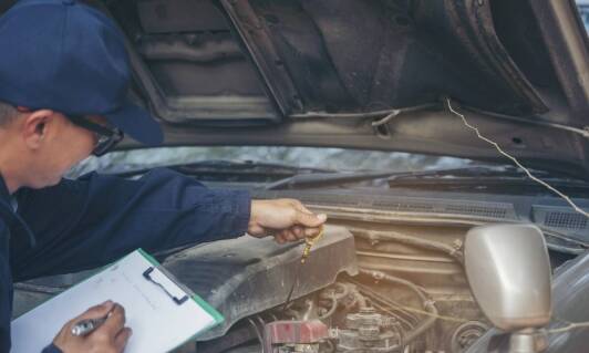 Jak sprawdzić techniczny stan uszkodzonego auta z USA przed zakupem?