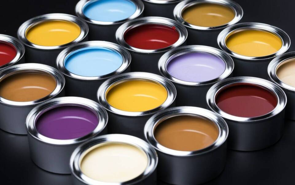 Jakie właściwości powinny mieć farby do sektora przemysłowego?