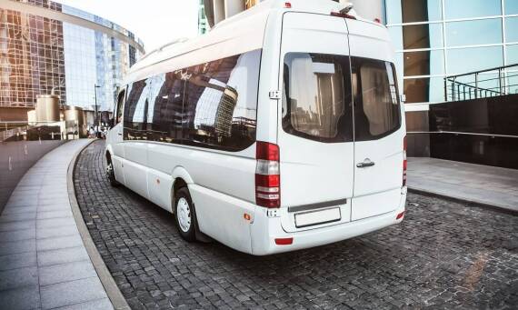 Cennik wynajmu autokarów w Poznaniu – na co zwrócić uwagę przy wyborze?