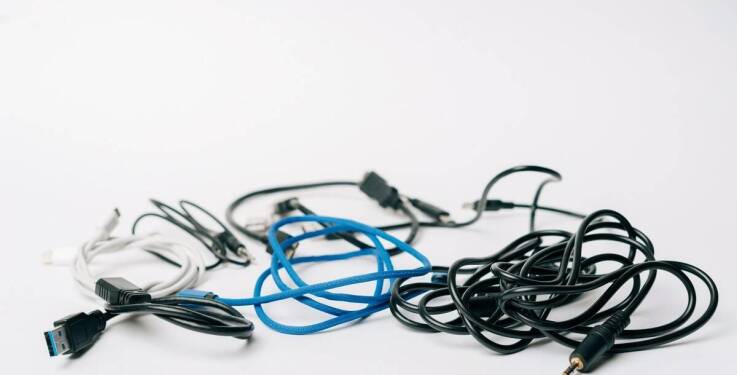 Jak szyte opaski mogą wspierać ergonomiczne rozmieszczenie przewodów?