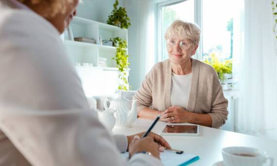 Jak medyczne pakiety wpływają na komfort życia seniorów?