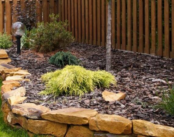 Klinkierowa cegła jako materiał na ogrodzenia: zalety i inspiracje